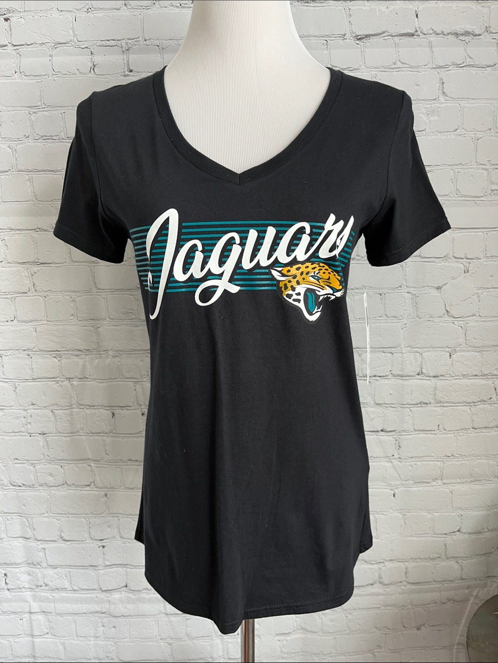NEW Jacksonville Jaguar Graphic V-Neck Tee - Black